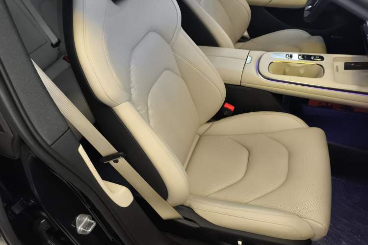 Used Xiaomi Auto SU7 2024 Rear-Drive Ultra-Long Range Advanced Pro-Level Intelligent Driving Version Right Front Seat