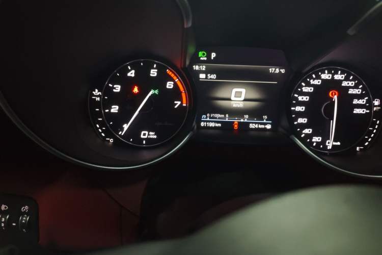 Used Alfa Romeo Giulia 2021 2.0T 280HP Luxury Edition Odometer Close Up