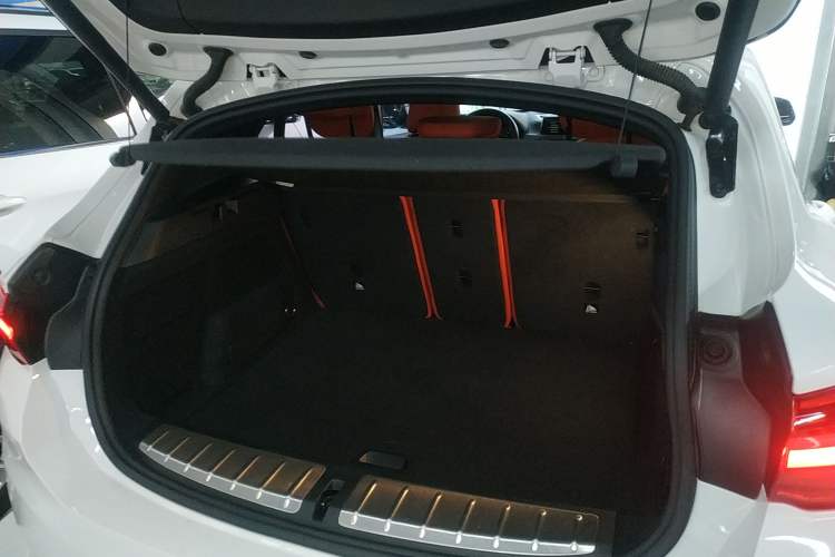 Used BMW X2 2018 sDrive25i Luxury Model with M Off-Road Package China V Emission Standard
