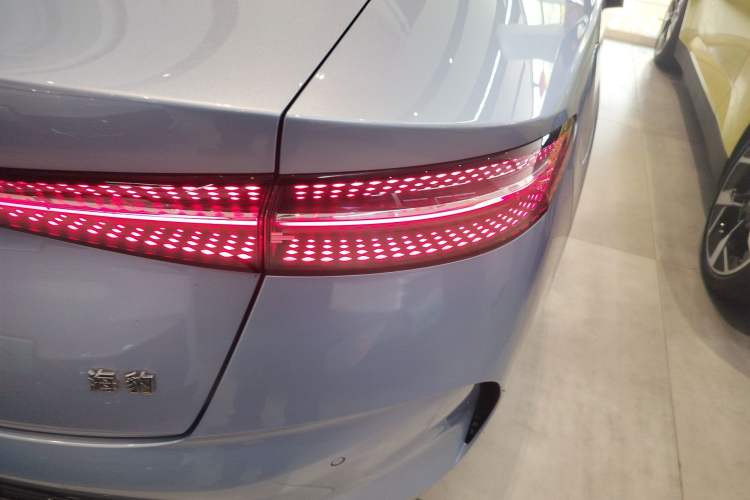 Used BYD Seal 2022 700 km Long-Range Rear-Wheel-Drive Version Right Rear Taillight