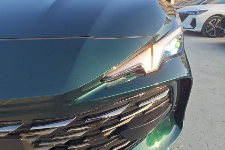 Used MG 7 2023 2.0T Automatic Trophy+ Ignition Glory Edition