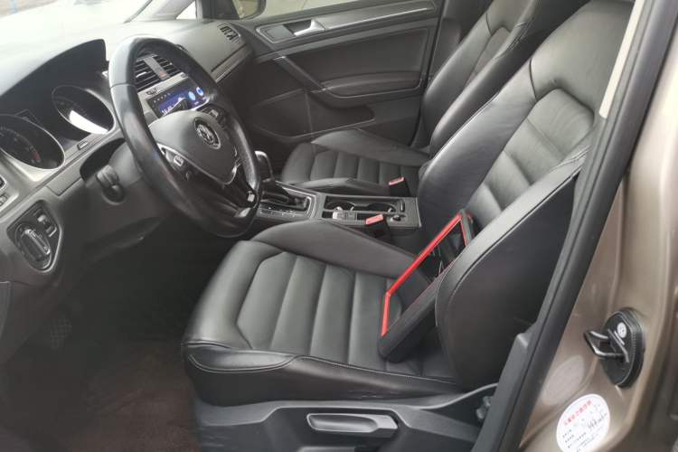 Used Volkswagen Golf 2014 1.4TSI Automatic Luxury Model Left Front Seat