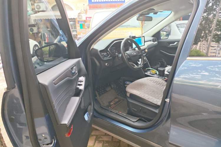 Used Ford Escape 2020 EcoBoost 245 Two-Wheel-Drive Titanium Edition Driver Seat