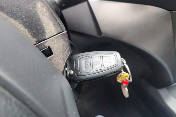 Used Ford Kuga 2019 EcoBoost 180 Two-Wheel-Drive Platinum Edition China VI Standard Vehicle Key