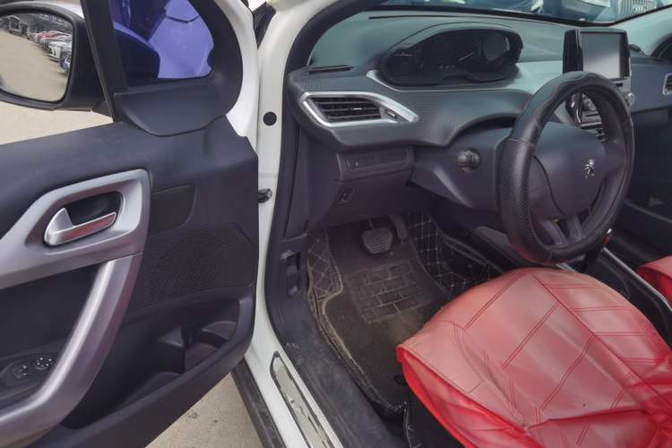 Used Peugeot 2008 2015 1.6L Automatic Playcool Edition Driver Seat