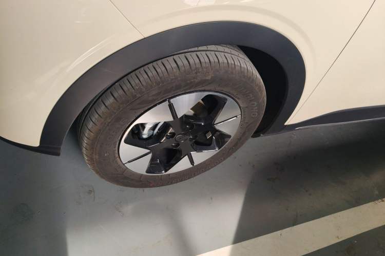 Used Geely Galaxy Geome 2025 310km Dream Edition Left Front Wheel Hub