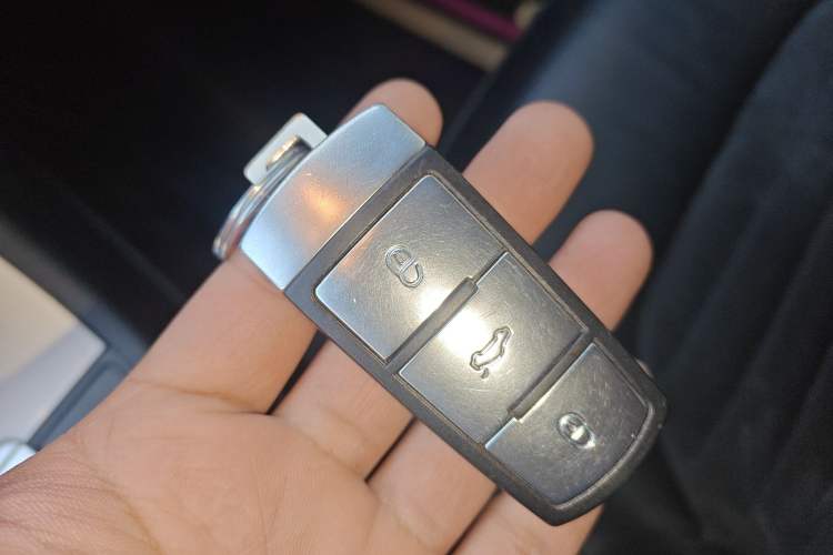 Used Volkswagen Magotan 2015 1.8TSI Luxury Model Vehicle Key