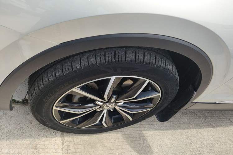 Used Volkswagen Tiguan L 2019 Revised 330TSI Automatic Two-Wheel Drive Smart & Luxury Edition China VI Standard Left Front Wheel Hub