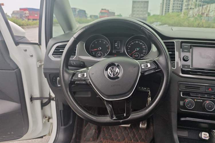 Used Volkswagen Golf Sportsvan 2018 230TSI Automatic Trend Edition
