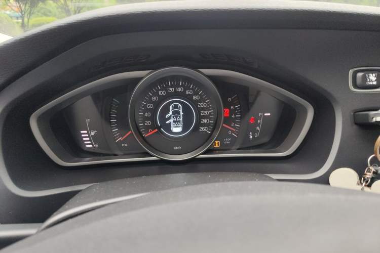 Used Volvo V40 2017 T3 Smart Edition