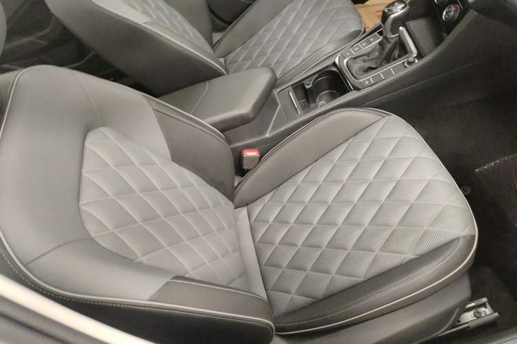 Used Volkswagen Sagitar 2023 300TSI DSG Excellence Edition Right Front Seat