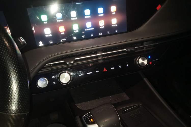 Used Dongfeng Aeolus Huge 2022 Mach Dual-Motor 1.5T MHD Dare-to-Dream Edition Audio And AC Panel