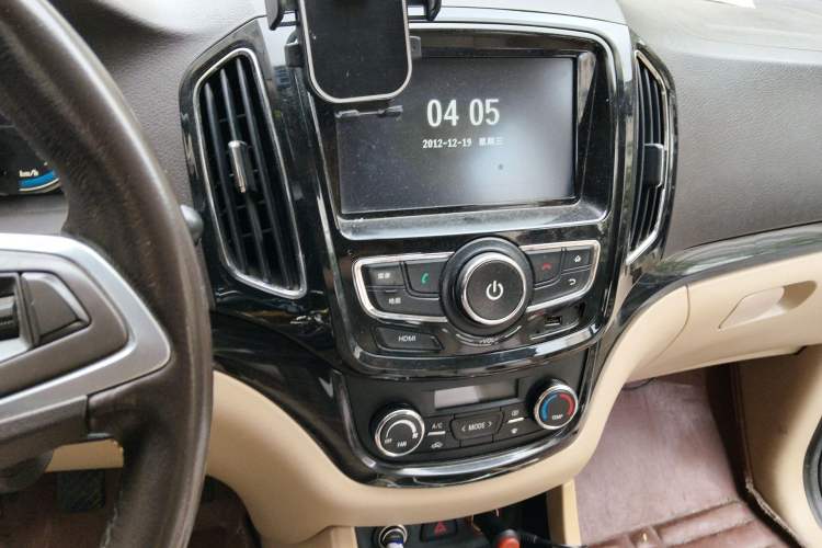 Used Baojun 730 2014 1.5L manual luxury trim 7 seats