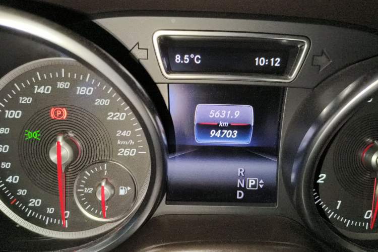 Used Mercedes-Benz GLE 2017 GLE 320 4MATIC Dynamic Model Odometer Close Up