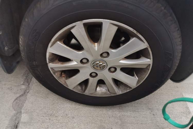 Used Buick Excelle 2013 1.5L Automatic Classic Model Right Front Wheel Hub