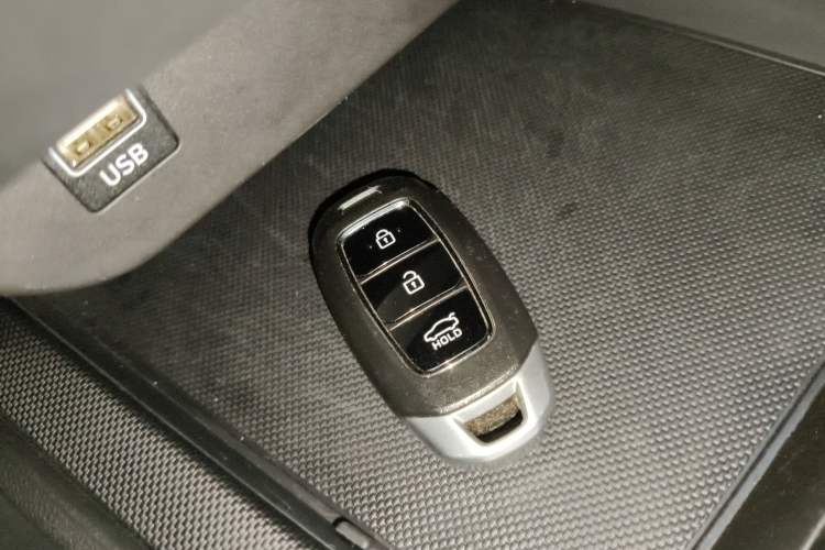 Used Hyundai Elantra 2022 1.5L CVT GLX Elite Edition Vehicle Key