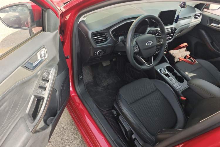 Used Ford Focus 2020 Hatchback EcoBoost 180 Automatic Trend Edition Driver Seat