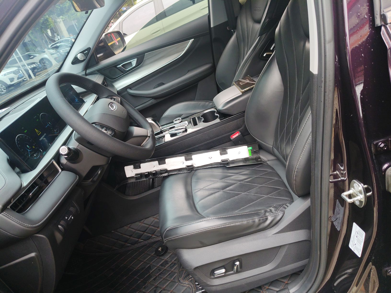 المقاعد الأمامية داخل السيارة