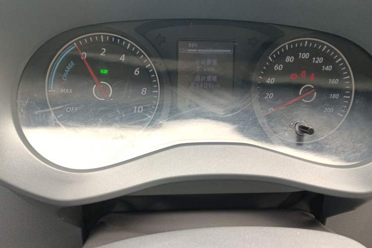 Used Wuling Yangguang 2024 300KM Comfort Version Passenger Van 75kW
