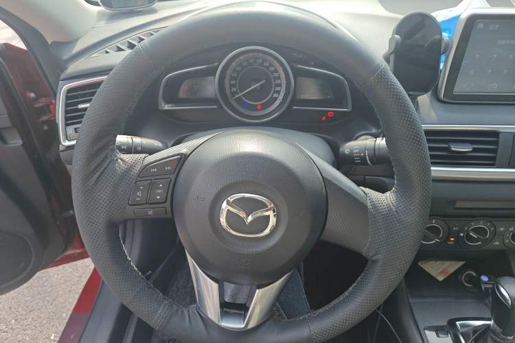 Used Mazda Mazda 3 Axela 2014 Sedan 1.5L Automatic Comfort Model