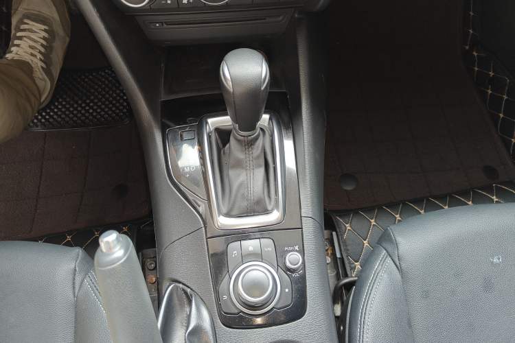 Used Mazda Mazda 3 Axela 2016 Sedan 1.5L Automatic Luxury Model
