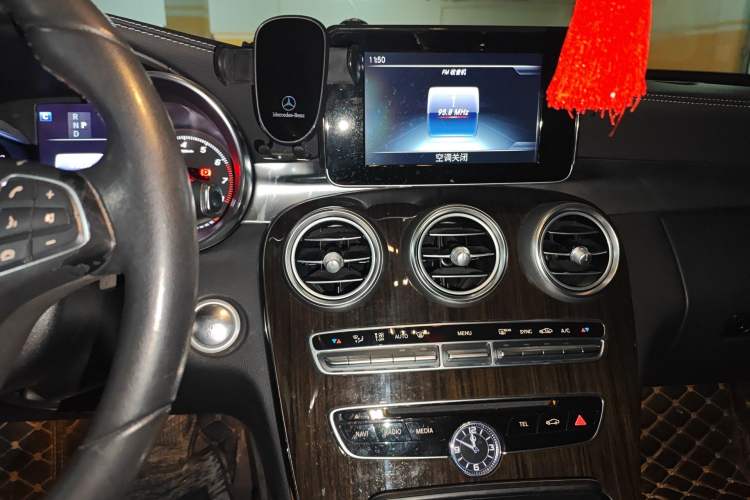 Used Mercedes-Benz C-Class 2017 Facelifted C 180 L Stylish Edition Audio And AC Panel