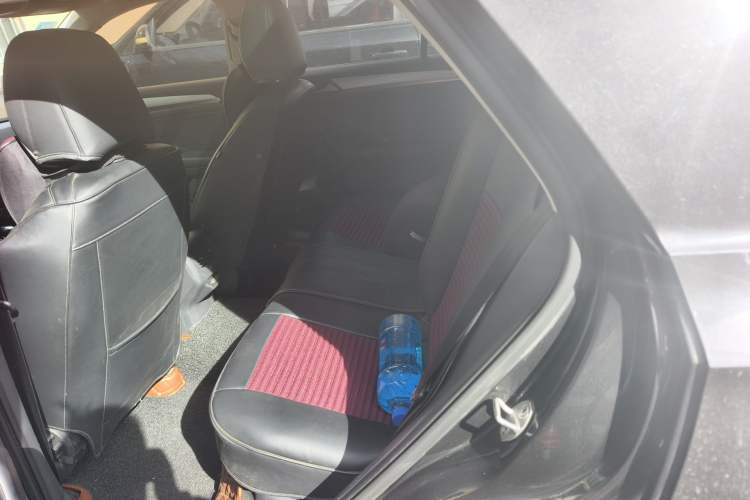 Used Volkswagen T-ROC 2018 280TSI DSG Two-Wheel Drive Advanced Version China V Emission Standard Left Rear Seat