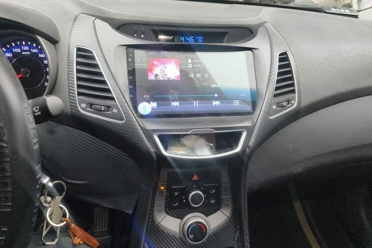 Used Hyundai Elantra (5th Generation / Langdong) 2016 1.6L Automatic Smart Version Audio And AC Panel