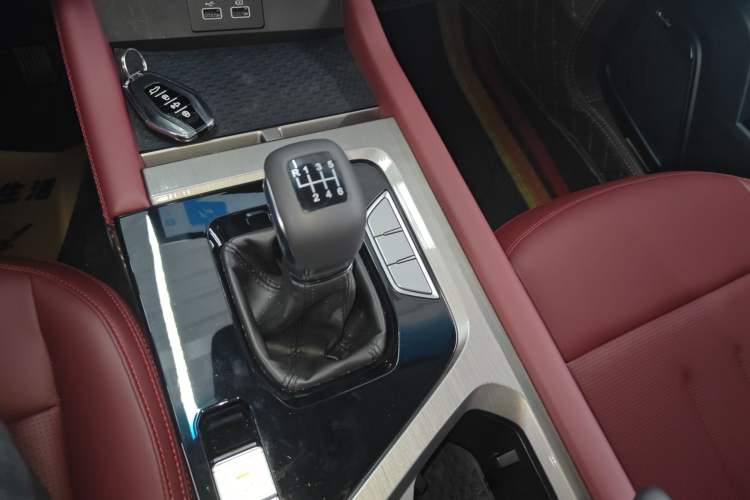 Used JETOUR X70 2025 1.5T Manual Overdrive Version 5 Seats
