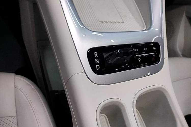 Used Geely Galaxy Geome 2025 UP 410km Exploration Edition Gear Lever