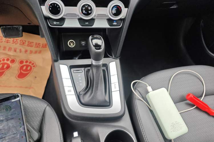 Used Hyundai Elantra (6th Generation / Lingdong) 2019 1.5L CVT ZhiXuan – Elite Version Gear Lever