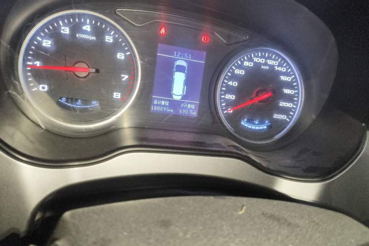 Used JAC Refine M4 2018 2.0L Manual Express Version Odometer Close Up