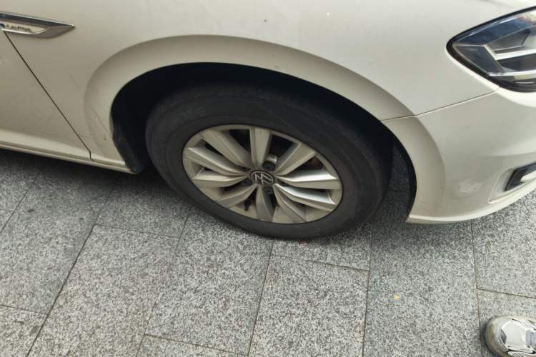 Used Volkswagen Lavida Pure Electric 2019 Low-Trim Version Right Front Wheel Hub