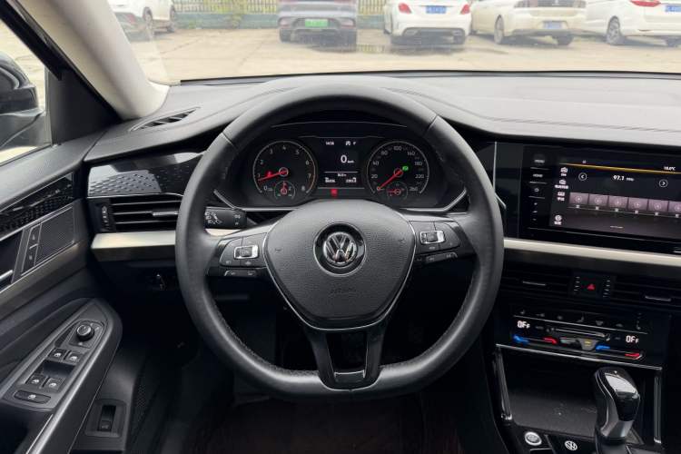 Used Volkswagen Passat 2020 330TSI Elite Edition China VI Steering Wheel