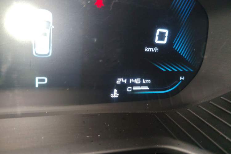Used Wuling Asta 2022 2.0L DHT Electric Power Version Odometer Close Up