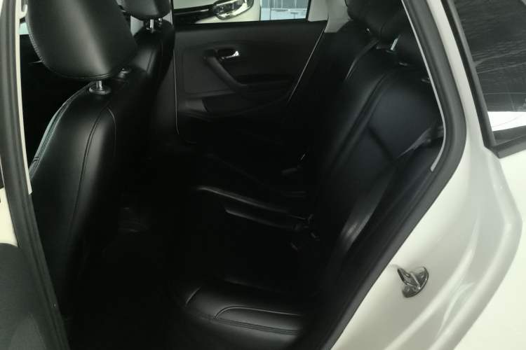 Used Volkswagen Polo 2016 1.6L Automatic Comfort Model
