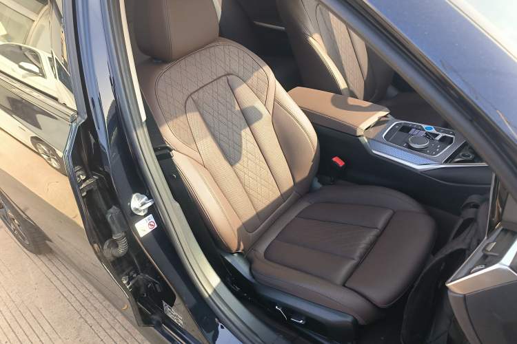 Used BMW i3 2023 eDrive 40 L Midnight Edition
