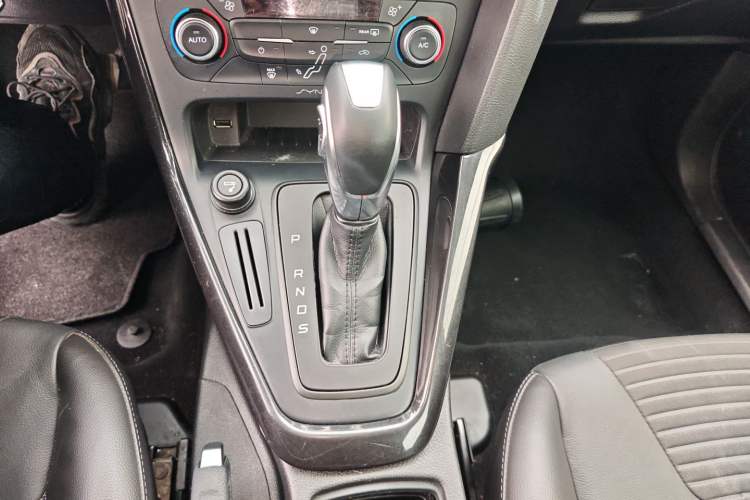 Used Ford Focus 2015 Hatchback 1.6L Automatic Fashion Edition