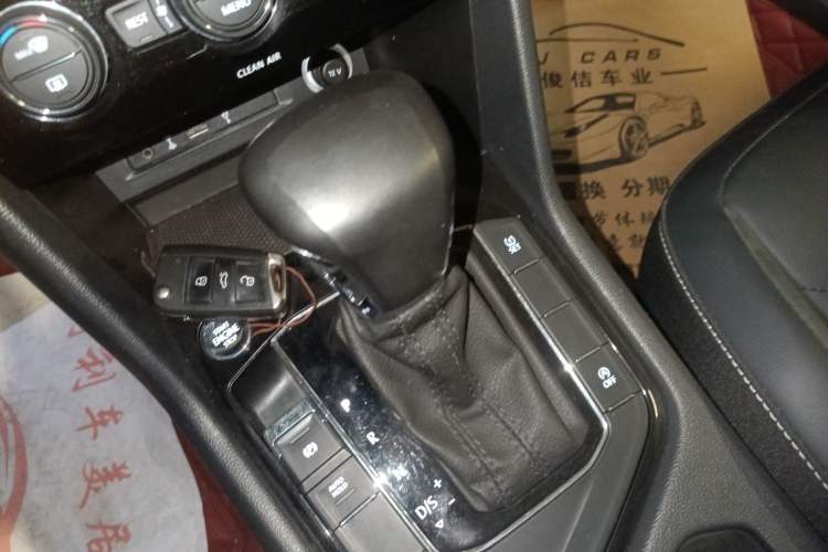 Used Volkswagen Tiguan L 2018 Facelift 330TSI Automatic Two-Wheel Drive Luxury Edition Gear Lever