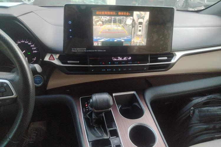 Used Toyota Granvia 2022 2.5L Hybrid Premium Edition
