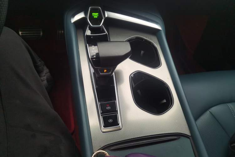 Used MG 7 2023 1.5T DCT Elegant & Graceful Edition Gear Lever