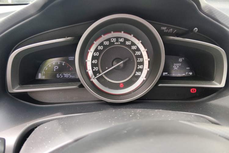 Used Mazda 3 Axela 2016 Sedan 1.5L Automatic Luxury Model
