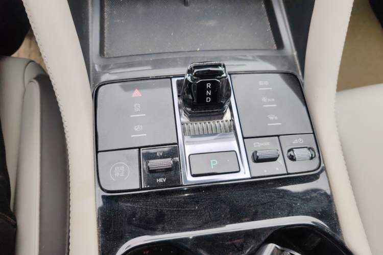 Used BYD Song PLUS New Energy 2025 DM-i 112KM Prestige Model Gear Lever