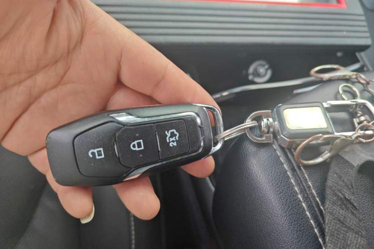 Used Ford Edge 2017 EcoBoost 245 Four-Wheel Drive Sporty 7-Seater Vehicle Key