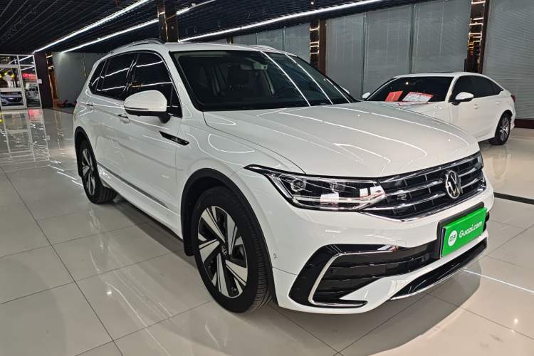 Used Volkswagen Tiguan L 2023 Facelifted 380TSI Automatic All-Wheel Drive R-Line Plus Version 7-Seater Front Right 45 Deg