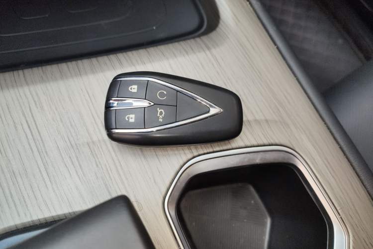 Used CHANGAN X7 PLUS 2024 1.5T Automatic Luxury 7-Seater Vehicle Key