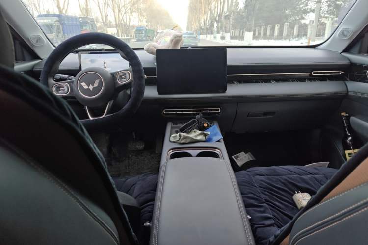 Used Wuling Xingguang 2025 70km Smart Standard Version Center Console