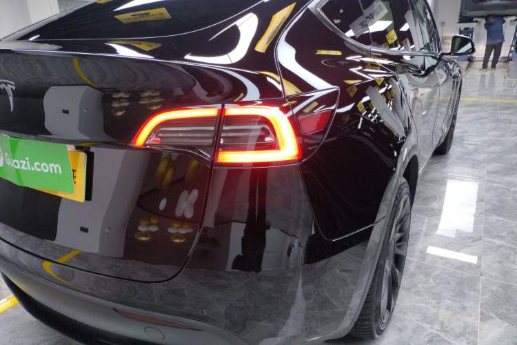 Used Tesla Model Y 2023 Long-Range All-Wheel-Drive Version