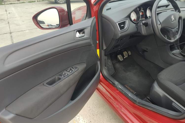 Used Peugeot 308 2014 Enjoy Edition Classic 1.6L Manual YouShang Model Driver Seat