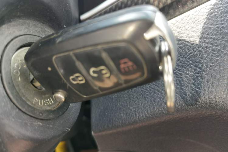 Used Haval H5 Classic 2015 2.0T Manual Two-Wheel Drive Advanced Version Vehicle Key